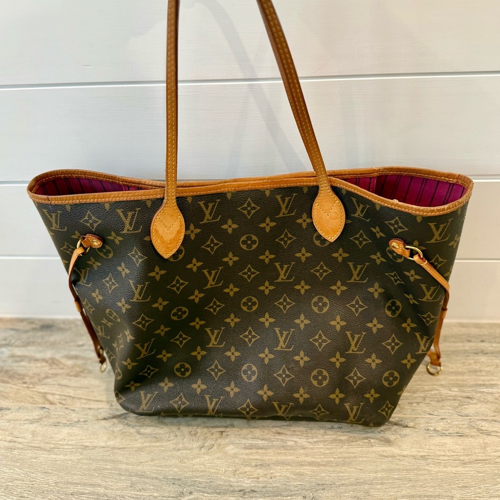 Louis Vuitton Neverfull MM in Monogram - Picture 9 of 9
